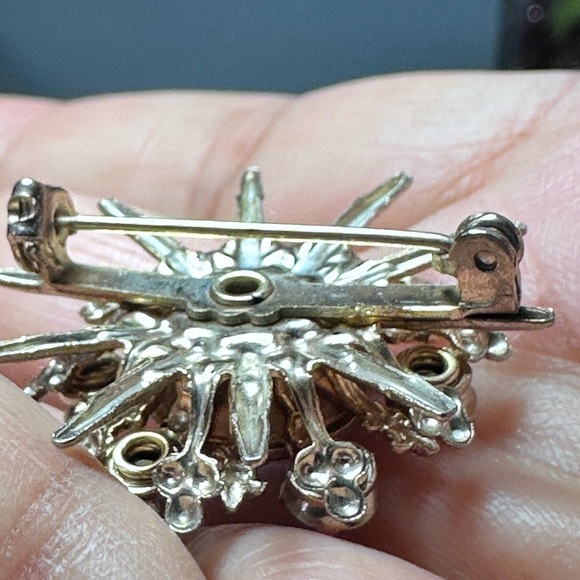 Blessed Mother Pin Brooch Miraculous Medal Blue Enamel Stones VTG Religious 4363 - Picture 6 of 8